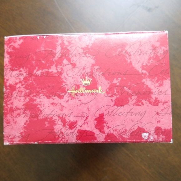 Barbie Celebration 2000 Edition Hallmark ornament - Picture 4 of 8